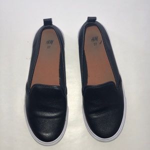 H&M sneaker slides.